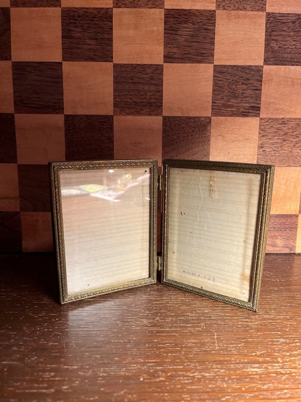 Vintage Hinged Double Metal Frame A1219